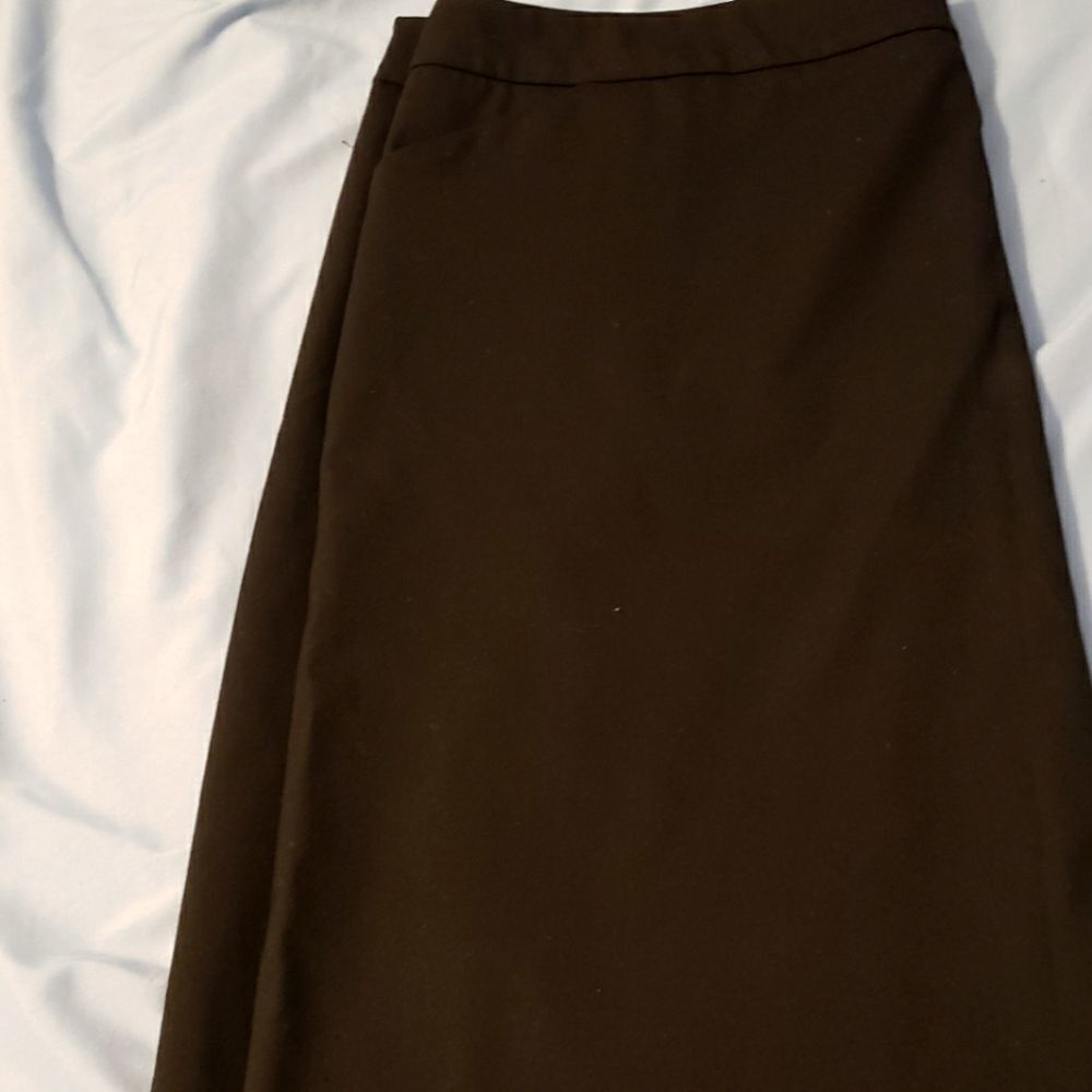 Simple Black above knee Skirt. A must have.